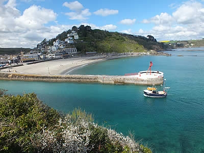 The Banjo Pier and beach at Looe